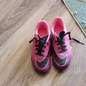 Girls nike soccer cleats